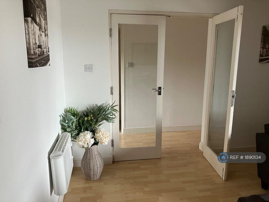 Apartment in London - View 2