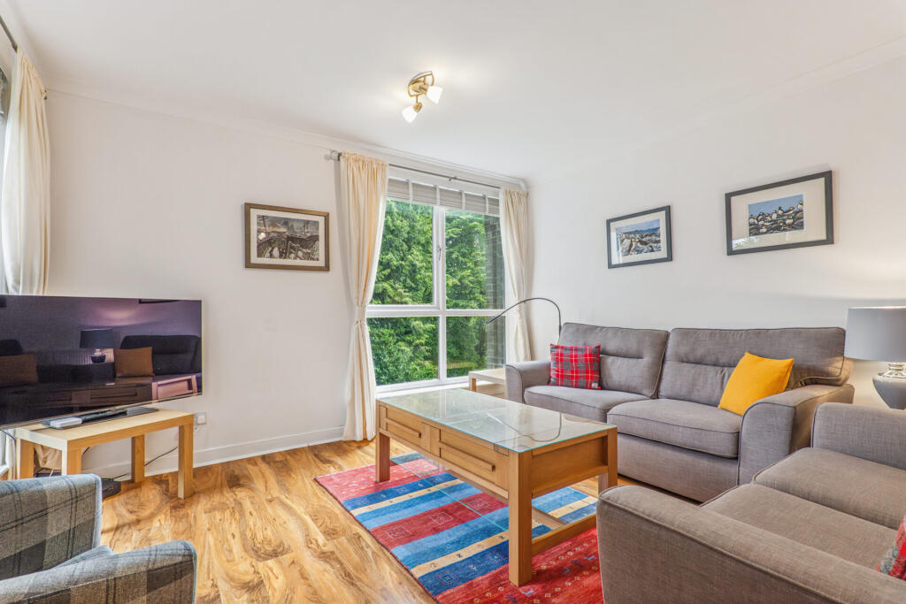Apartment in Glasgow, East Dunbartonshire - View 4