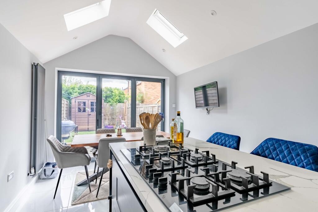 House in St Albans, Jersey Farm, Sandridge - View 4