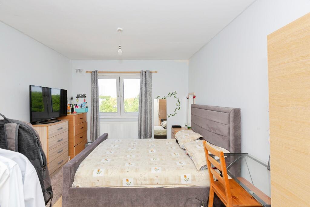 Apartment in London, Canning Town - View 4