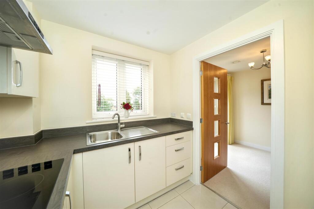Apartment in South Staffordshire, Bilbrook - View 5