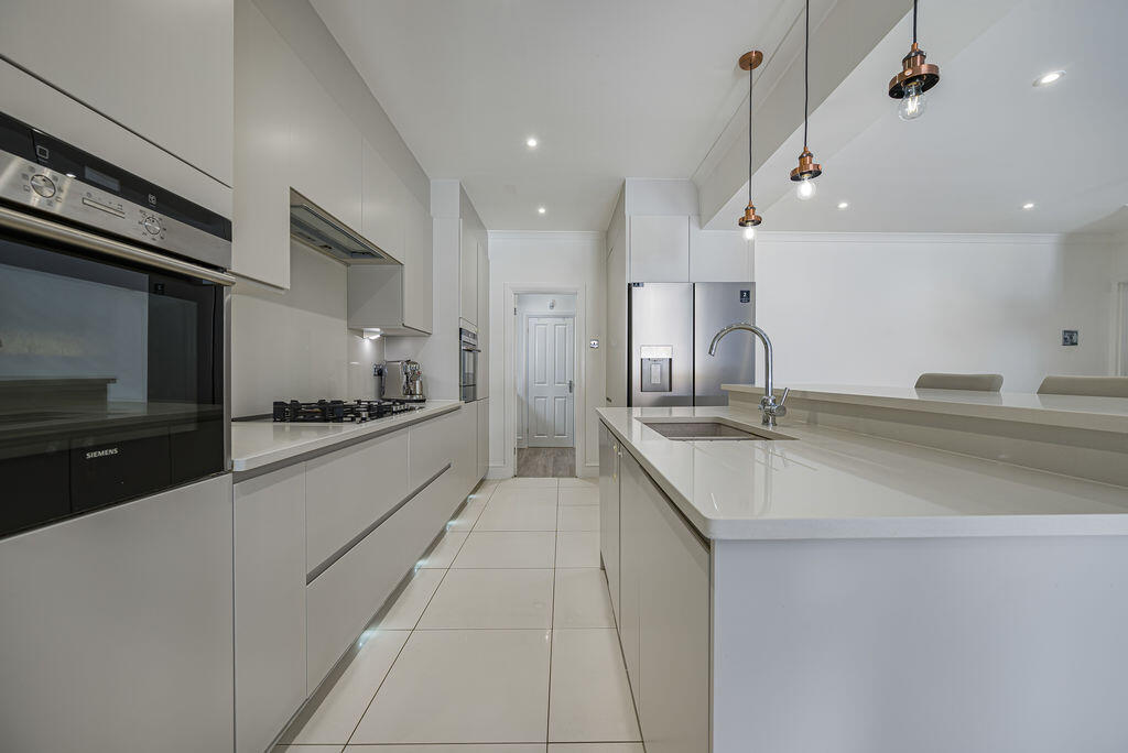 House in Dartford - More