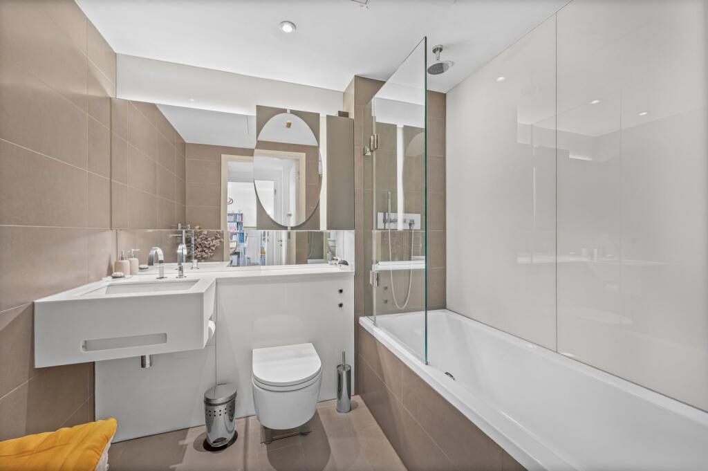 Pan Peninsula Square, Millwall, E14 - View 4