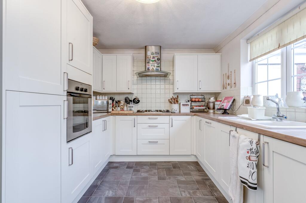 Balmoral Drive, Hindley, WN2 photo 3