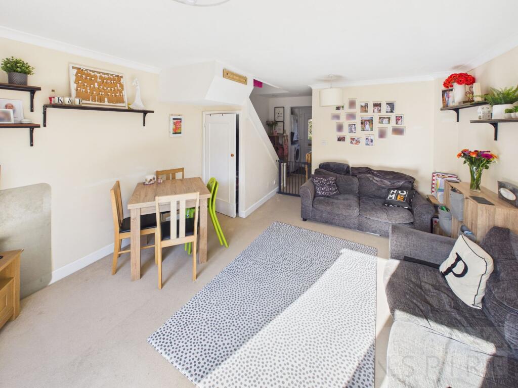 House in Crawley, Broadfield - More