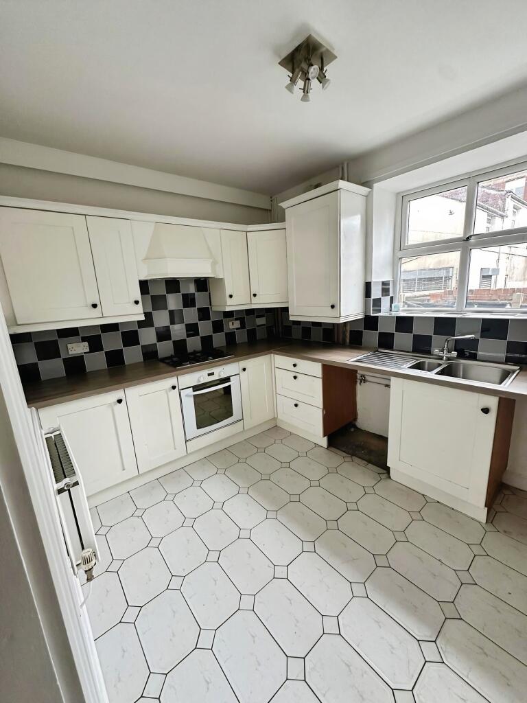 House in Oldham, Hey, Lees - View 3