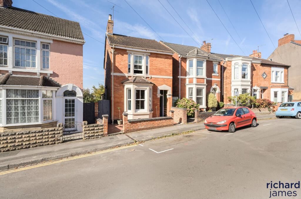 5-bed detached on Ashford Road, Kingshill, Swindon, SN1, £500,000