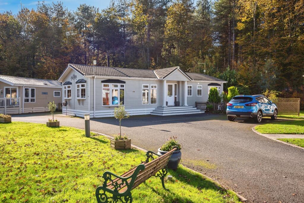 2-bed caravan on Capel Gardens, Ruckinge, Ashford, £200,000