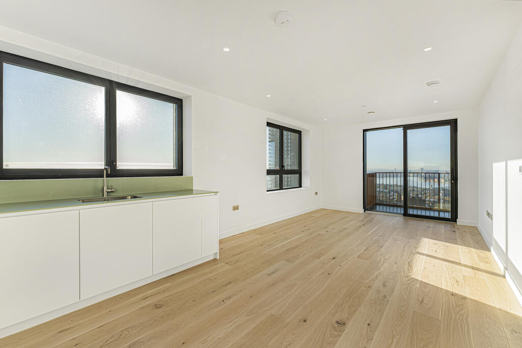 2-bed flat on Peninsula Gardens, Greenwich Peninsula, London, SE10, £742,500