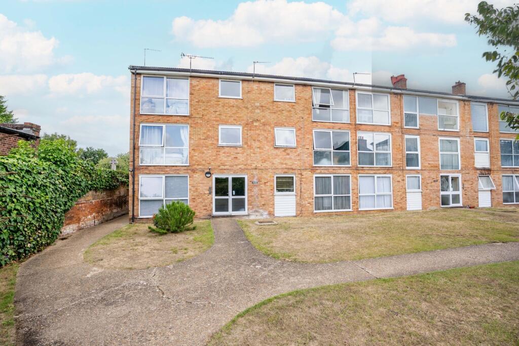 Main image of property: Meadow Close, London Colney, St Albans, Herts, AL2