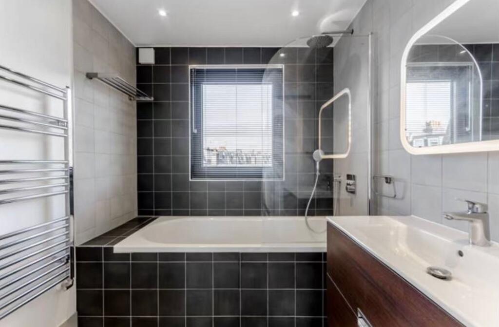 4 bedroom terraced house for rent