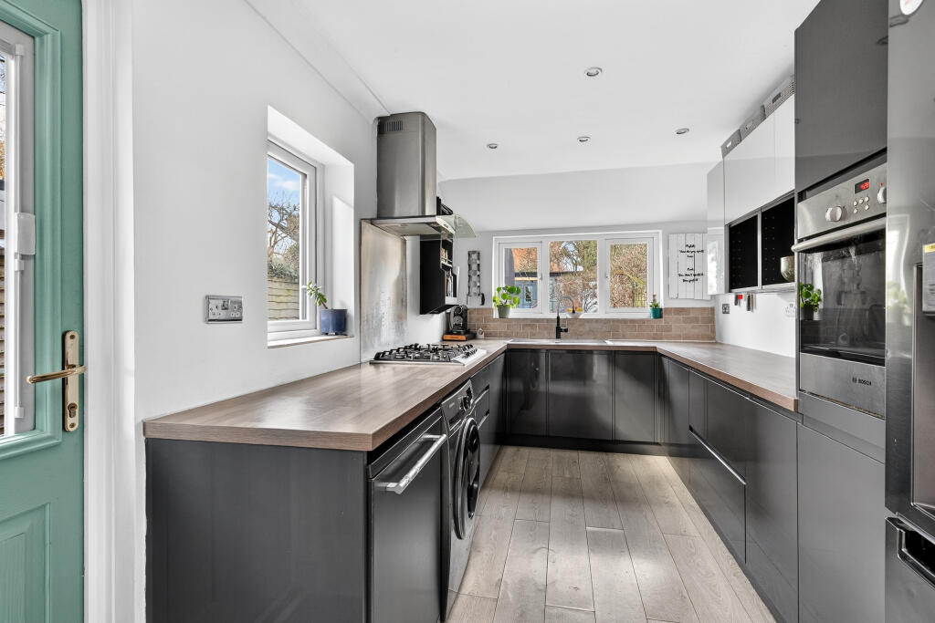 London Road, Wokingham, RG40 photo 3