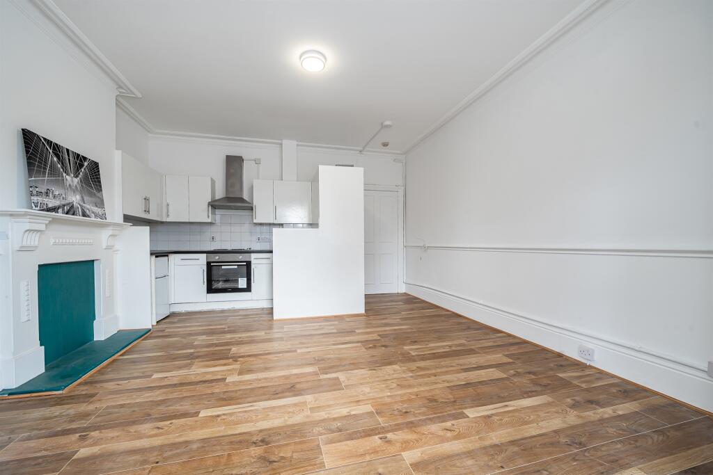 Ray Park Road, Maidenhead photo 3