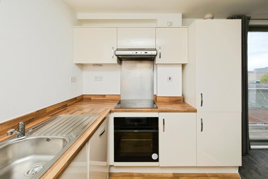 Apartment in Derby - View 5