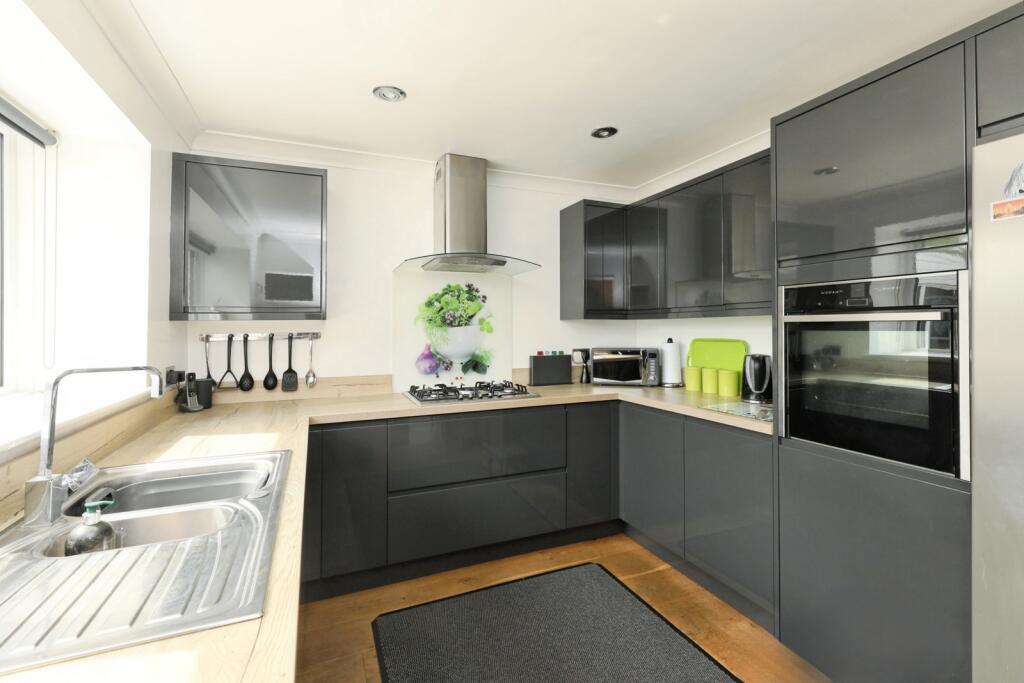 House in Rotherham, Dinnington St. John's - View 3