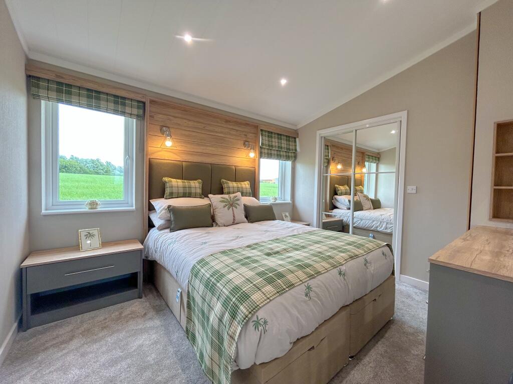 Two Bed Omar Westfield, St Osyth Place, Cockett Wick Lane, St Osyth, Essex, CO16 8SE photo 5