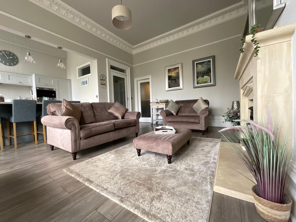 Apartment in Scarborough, South Cliff - More