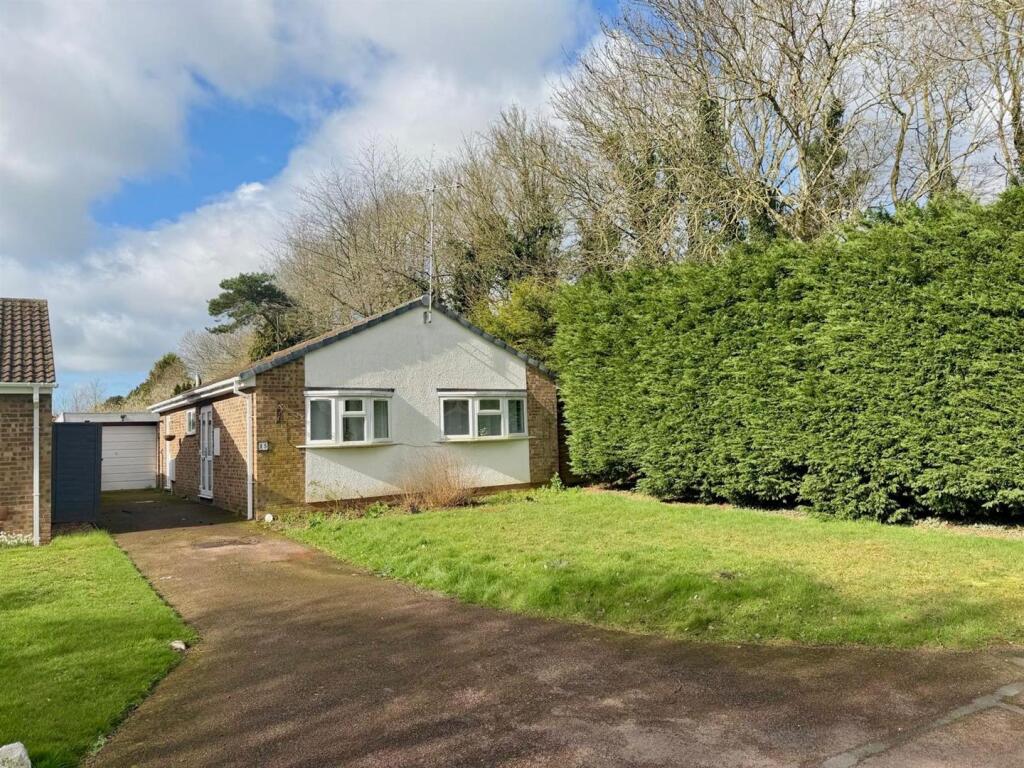 Main image of property: Wise Grove, Warwick