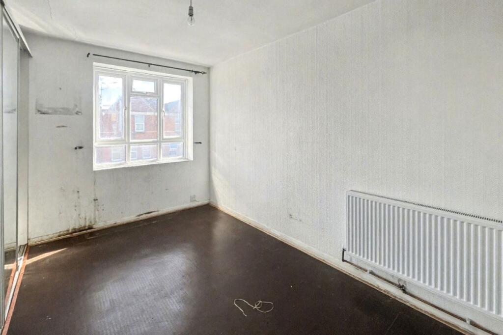 Apartment in Croydon - More