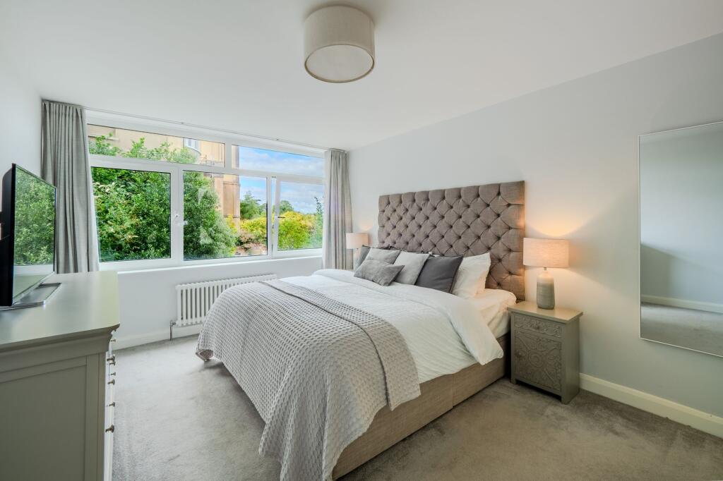 Apartment in Bristol, Clifton Village, Clifton - View 4