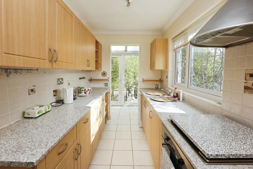 Peters Road, Locks Heath, Southampton, Hampshire, SO31 photo 4