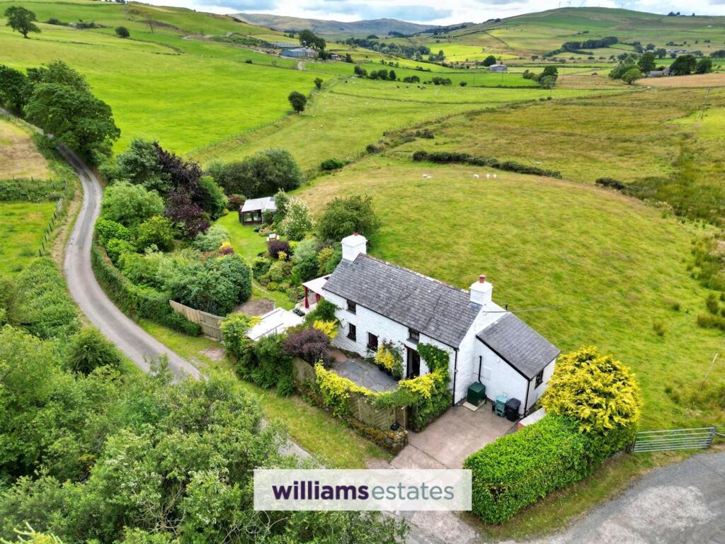 Main image of property: Cerrigydrudion, Corwen, LL21