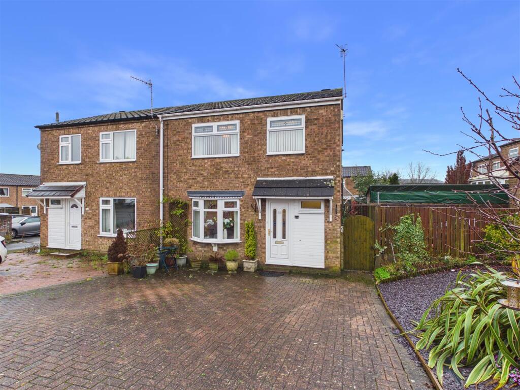 3-bed semi-detached on Holme Hall Crescent, Chesterfield, £185,000