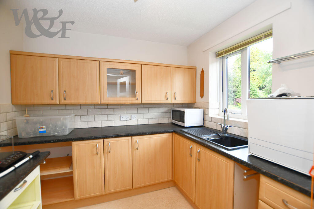 Apartment in Birmingham, Wylde Green, Sutton Coldfield - More