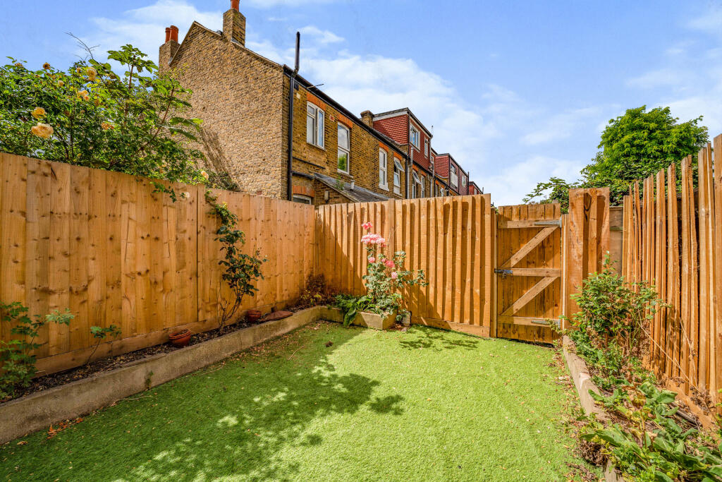 House in London - View 5