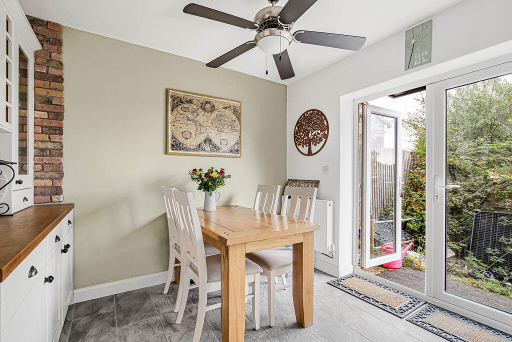House in Milton Keynes, Far Bletchley, West Bletchley - View 4