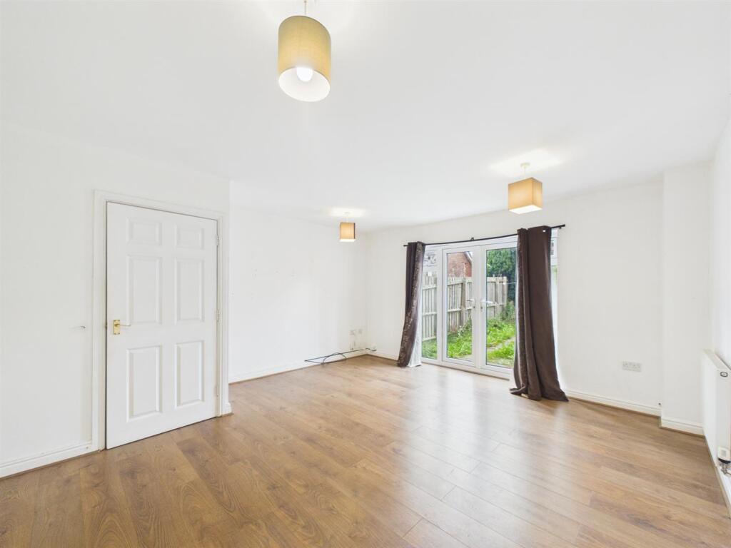 House in Lincoln - View 3