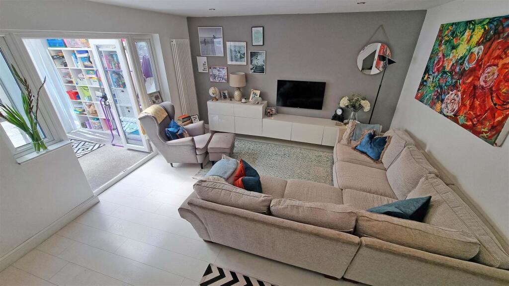 65 Windrush Road photo 4