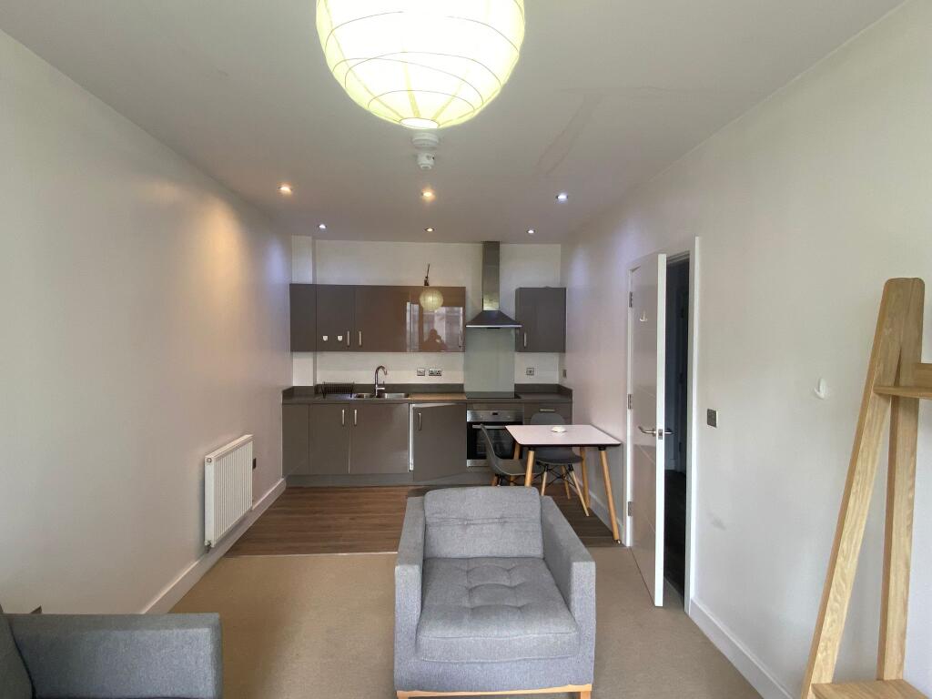 Apartment in Birmingham, Jewellery Quarter - View 3