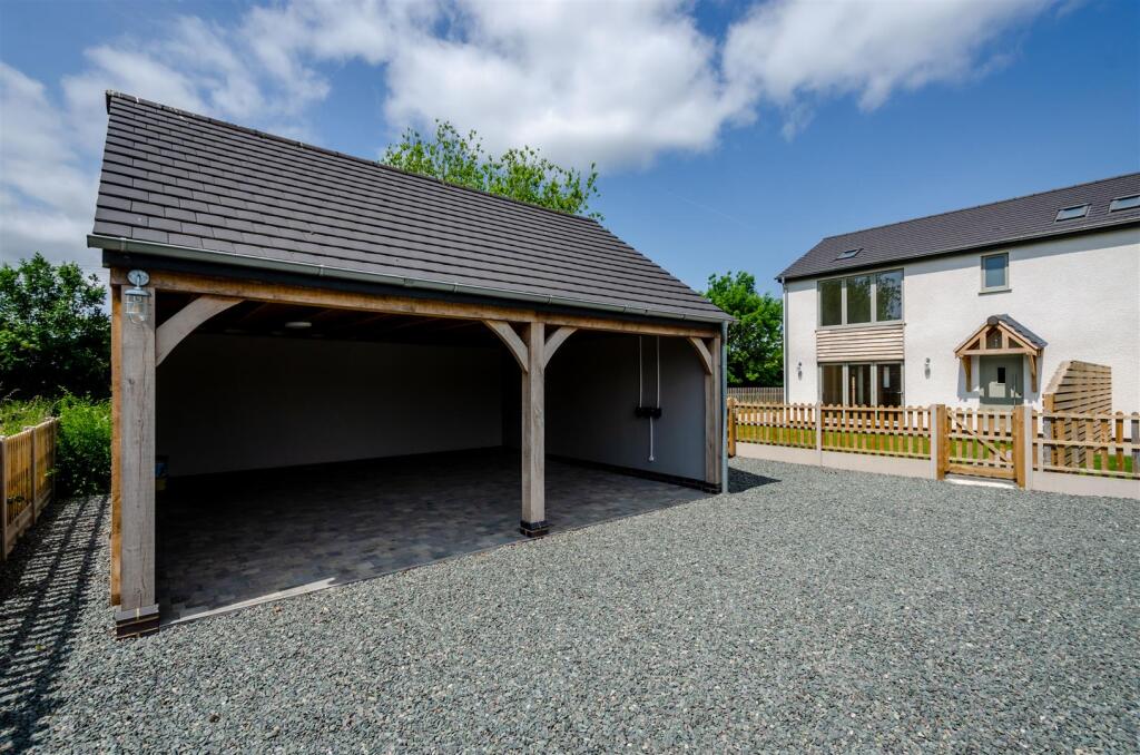 3-bed semi-detached on The Old Barn, Higham Lane, Stoke Golding., £549,950
