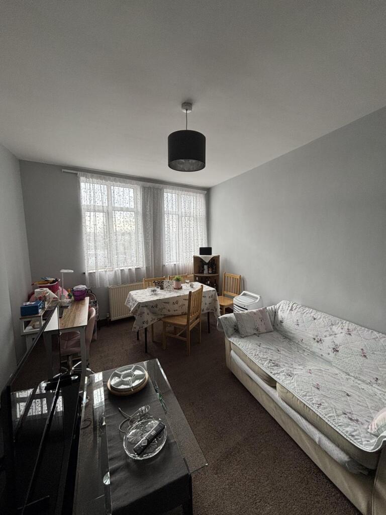 Main image of property: Cheapside, Palmers Green, N13