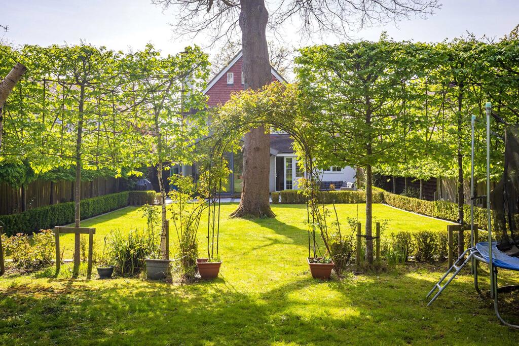 House in Guildford - View 3