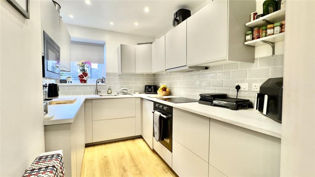 Bridgenorth Road, Pensby, Wirral, CH61 photo 2
