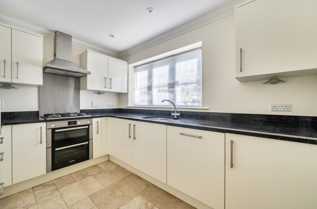 House in Wokingham - View 4
