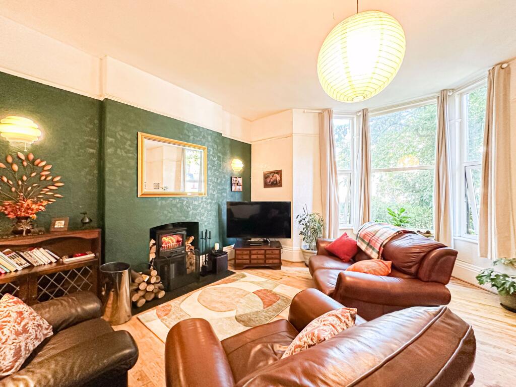 Fairfield Crescent, Fairfield, L6 photo 2