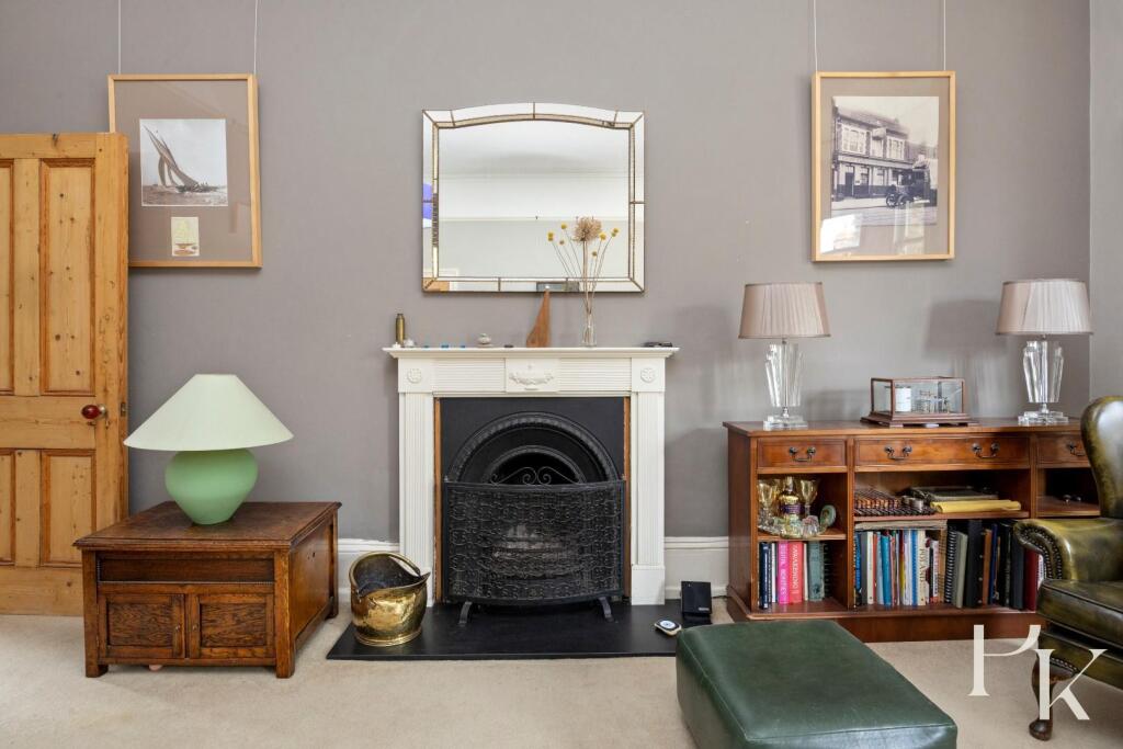 Apartment in Hove, Brunswick - More