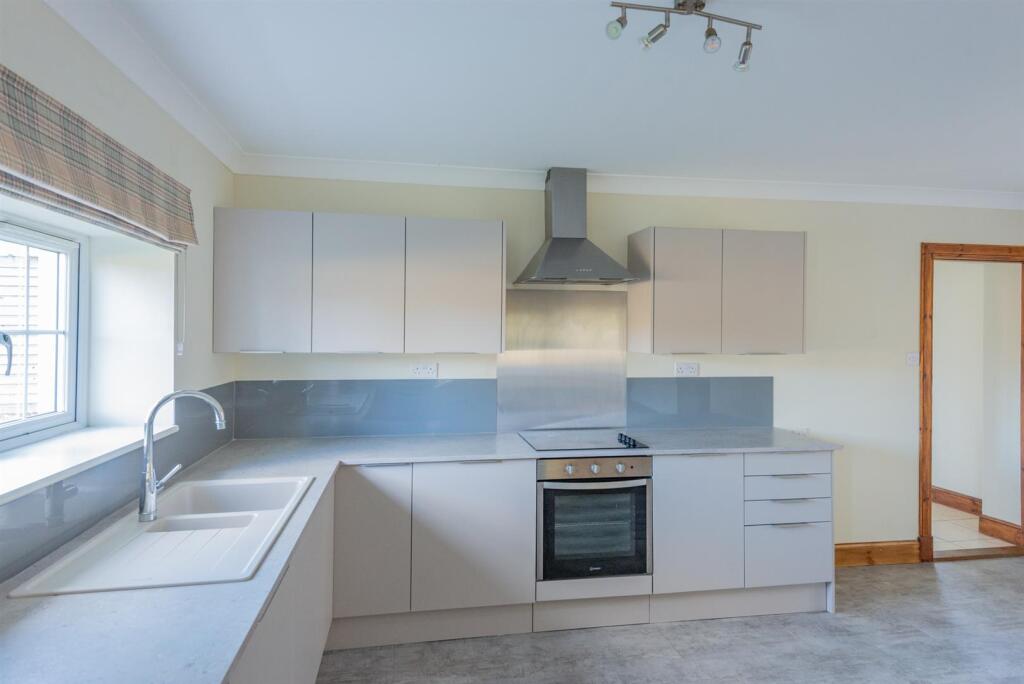 House in Kirkcaldy - More