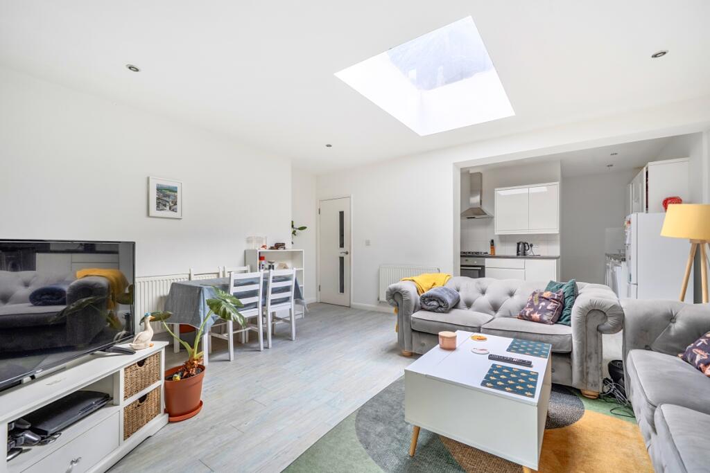 Apartment in Watford - View 2