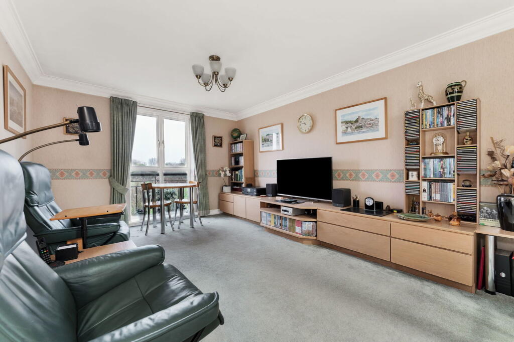1-bed flat on Crosshall Road, Eaton Ford, St. Neots, PE19 7SR, £130,000
