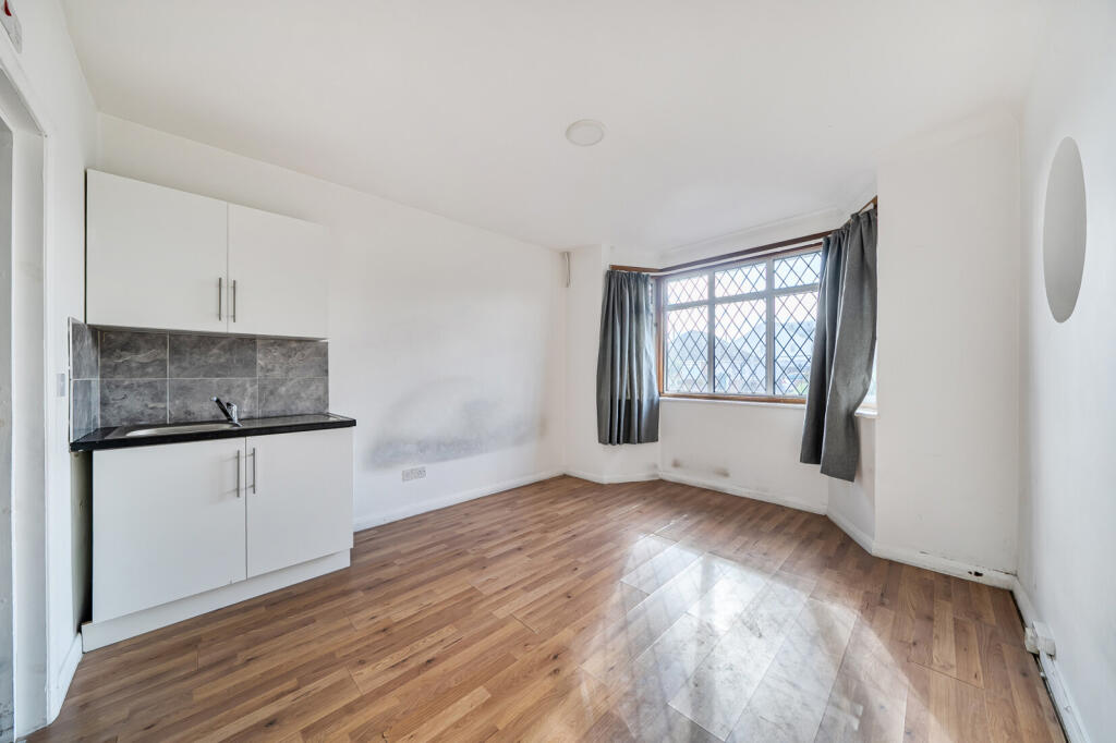 House in Spelthorne, Surrey - View 5