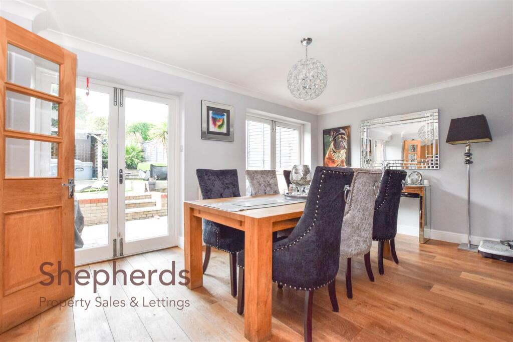 House in Broxbourne, Hertfordshire - View 4