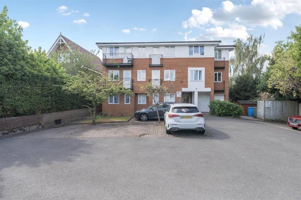 Apartment in Slough, Windsor and Maidenhead