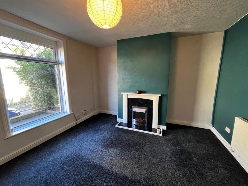 House in Huddersfield - View 5