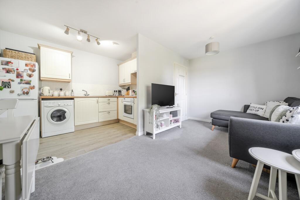 Apartment in Swindon, Oakhurst - More