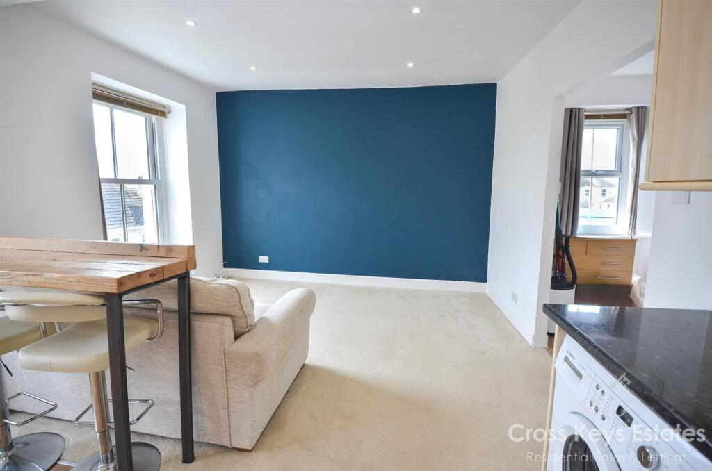 Wyndham Street West, Stonehouse - View 4
