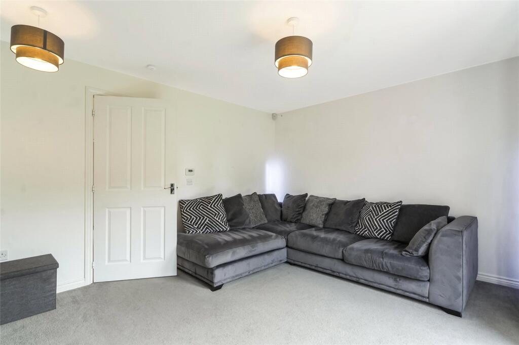 Lindores Drive, Stepps, Glasgow, North Lanarkshire, G33 – další